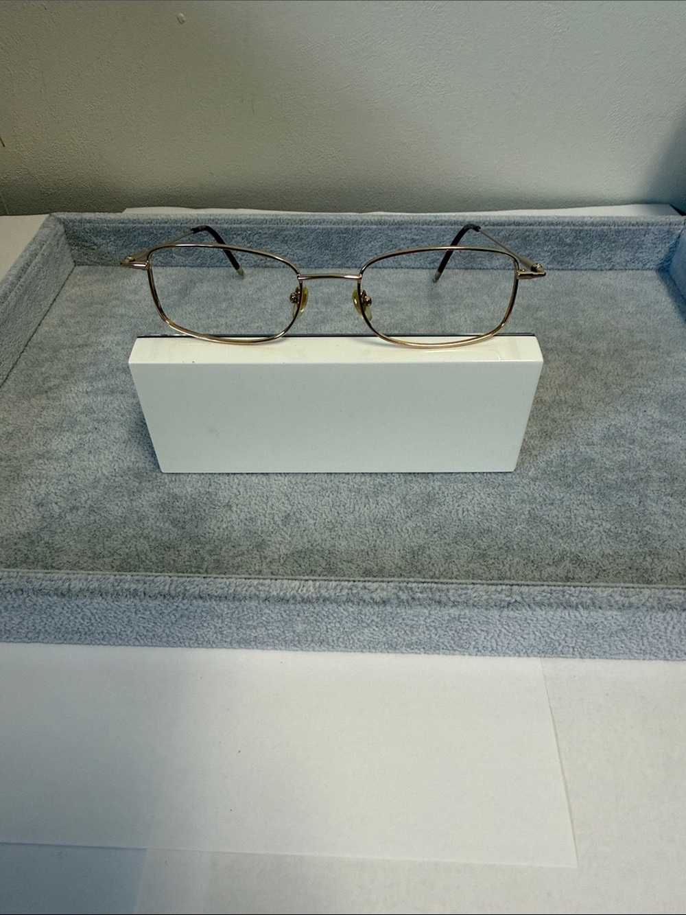 Vintage Capri VP27 Gold Metal Rectangular Eyeglasses Eyesize 52